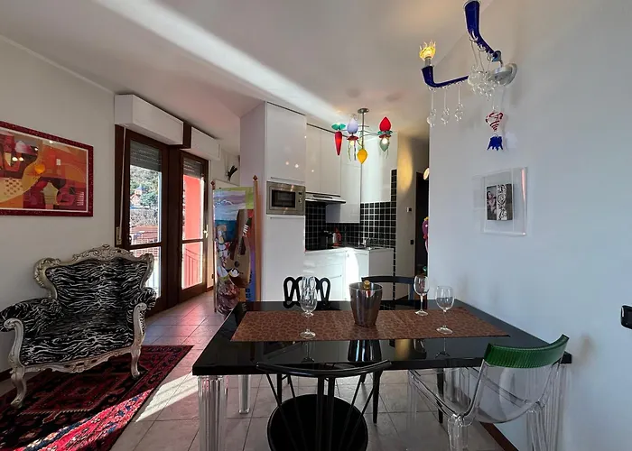 Lakeside Design Casa Manola - Larihome A44 *